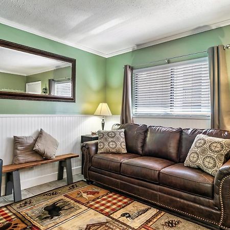 Lovely Condo W/ Indoor Pool *Only Steps To Parkway Gatlinburg Bagian luar foto