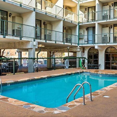 Lovely Condo W/ Indoor Pool *Only Steps To Parkway Gatlinburg Bagian luar foto
