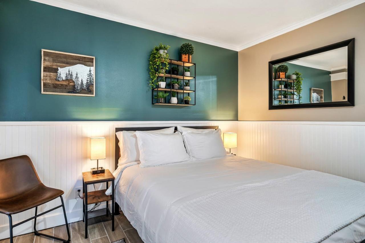 Lovely Condo W/ Indoor Pool *Only Steps To Parkway Gatlinburg Bagian luar foto