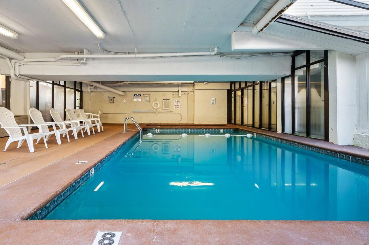 Lovely Condo W/ Indoor Pool *Only Steps To Parkway Gatlinburg Bagian luar foto