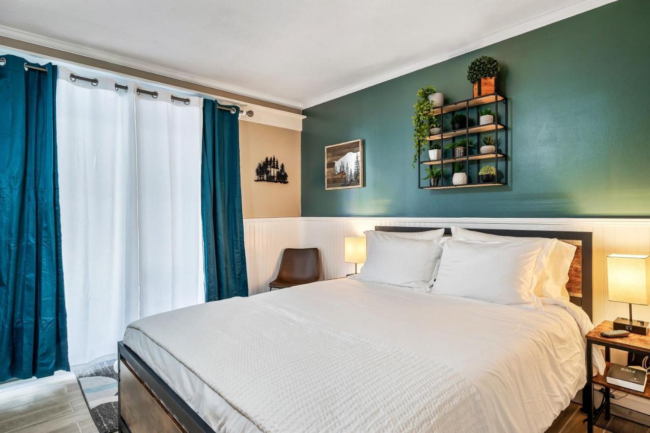 Lovely Condo W/ Indoor Pool *Only Steps To Parkway Gatlinburg Bagian luar foto